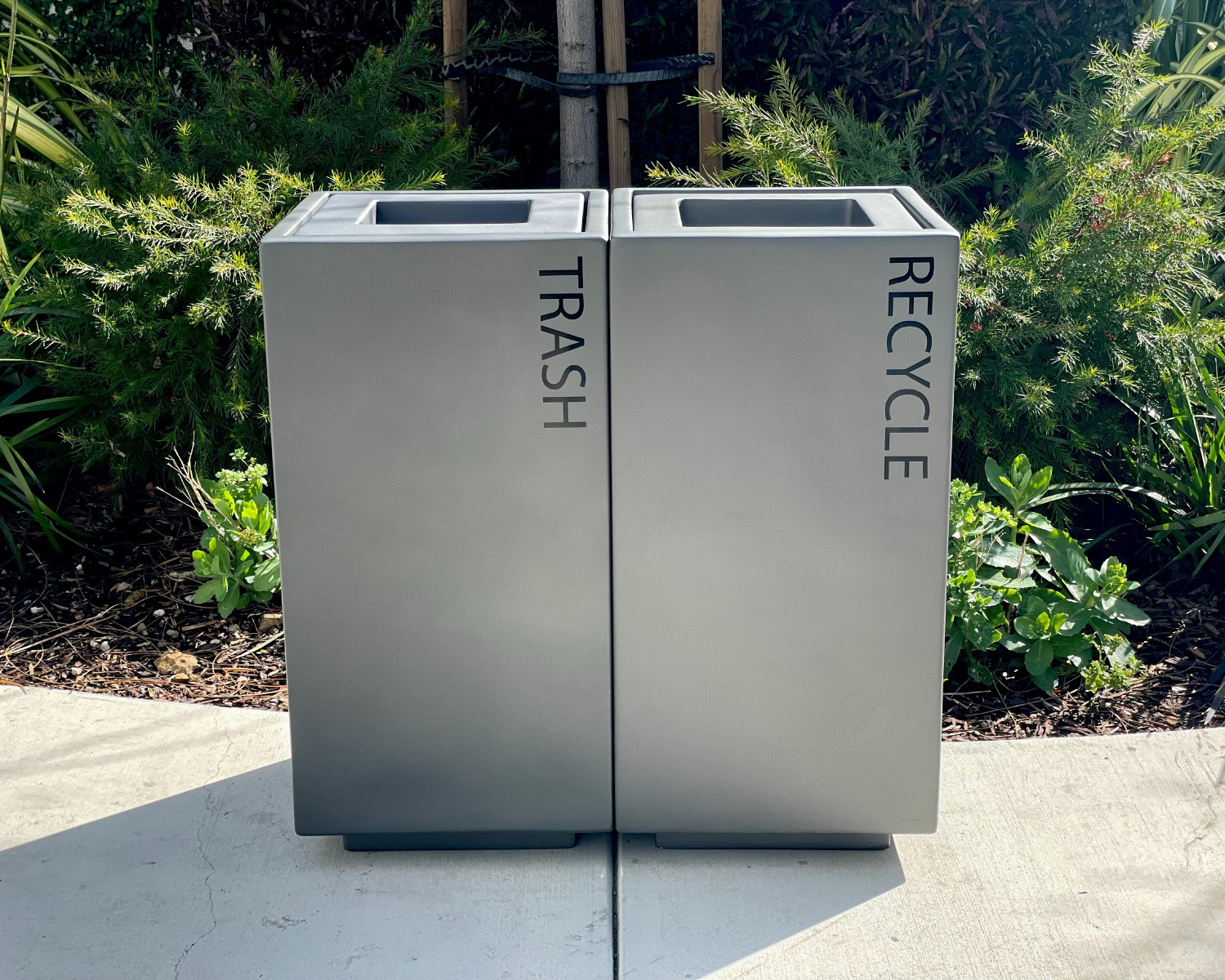 068 Highline • Fiberglass & Commercial Large Outdoor Planters | IAP